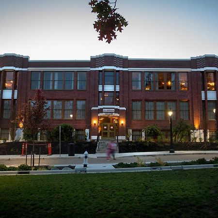 McMenamins Anderson School Hotel Bothell Buitenkant foto