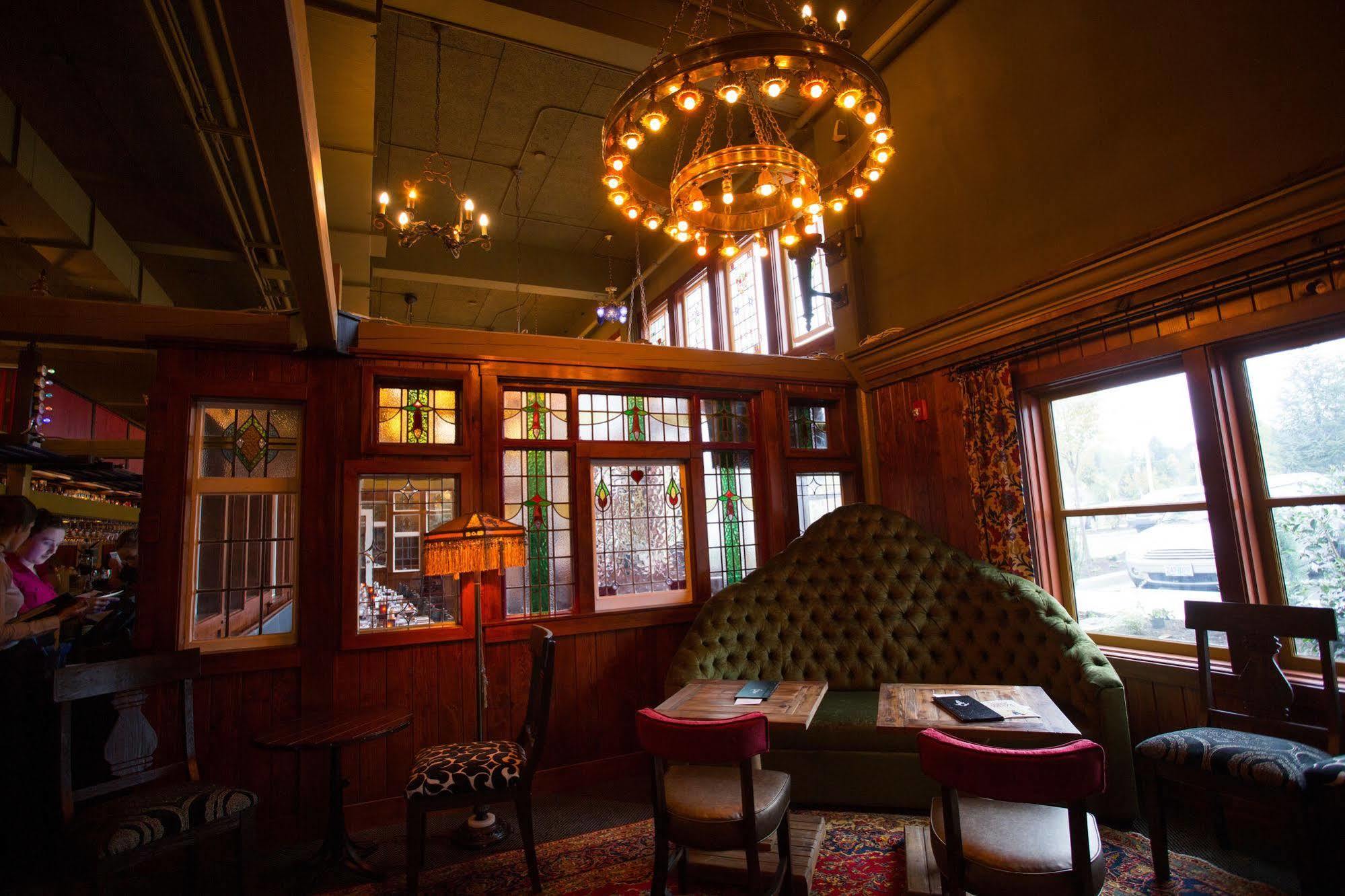 McMenamins Anderson School Hotel Bothell Buitenkant foto