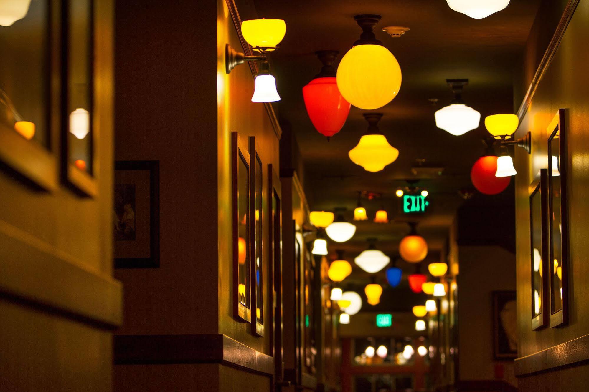 McMenamins Anderson School Hotel Bothell Buitenkant foto